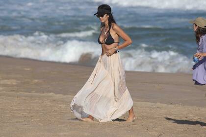 Para dar inicio a la temporada de verano y sumándose al batallón de celebridades que abandonan la Argentina para disfrutar de las playas del país vecino, Zaira Nara se instaló en Punta del Este junto a Viggo y Malaika 