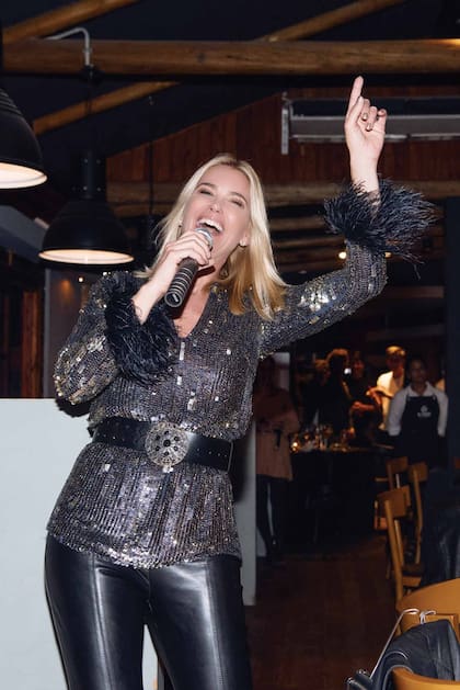 Para darle la bienvenida a los amigos que llegaron desde Buenos Aires, la homenajeada los agasajó con una comida en Al Fuego Grill House.