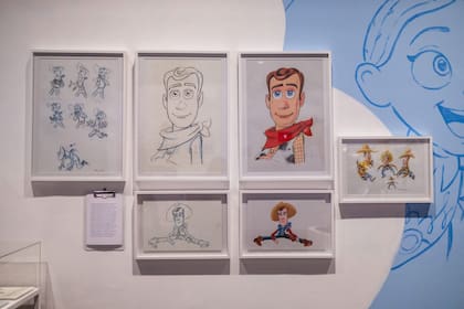 Para definir la gestualidad de los personajes, los creativos desarrollaron un intenso proceso artesanal de búsqueda y experimentación cuyos bocetos se exhiben en el Palacio Libertad