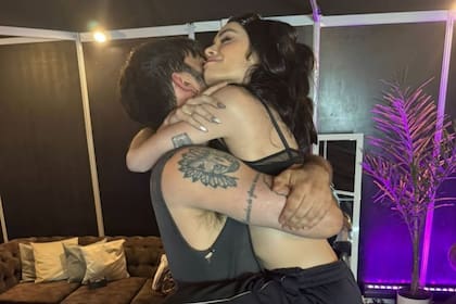 Para despedir el 2025, Lali escribió "Gracias por tremendo año" y compartió un carrete con familia y amigos