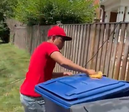 Para determinar el precio del servicio se debe considerar el barrio residencial y la suciedad de los botes