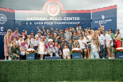 Para el álbum familiar: Pilot y sus allegados, en lo más alto del podio del US Open