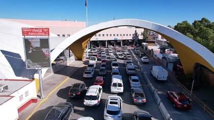 Para el cruce rápido de México hacia Estados Unidos es necesario pagar una cuota mensual (Archivo)