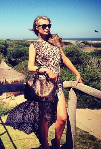 Para el día playero, la blonda eligió un modelo animal print de leopardo