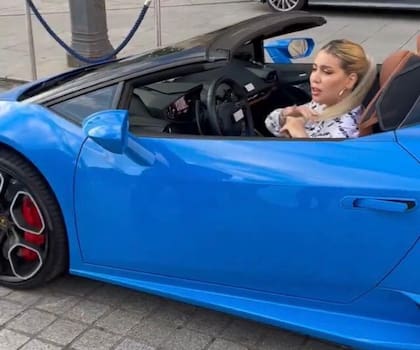 Para el especial de esta noche, Nara condujo un Lamborghini descapotable