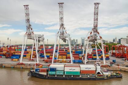 Para el especialista en comercio exterior Marcelo Elizondo, el origen del problema de subfacturación está en la brecha entre el tipo de cambio oficial y las cotizaciones paralelas