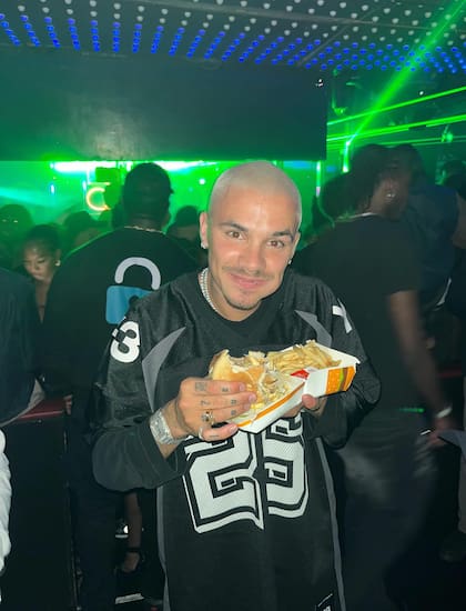 Para el final de fiesta, hubo hamburguesas y papas fritas de la famosa marca de los arcos dorados