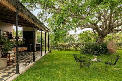 Para el proyecto y la obra, Victoria convocó a la arquitecta Agustina Garay. El interiorismo corrió por cuenta suya y de su hermana y socia en L’Épicerie, Paula Saiach.