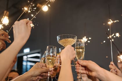 Para el típico brindis de Año Nuevo, se recomienda traer copas especialmente para ello