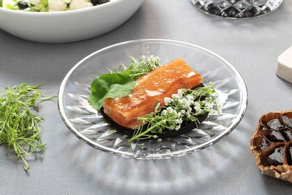 Para elaborar ajo negro, se puede partir de cualquier variedad de ajo.