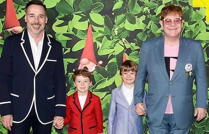 Para Elton John darles a los hijos más de lo que necesitan es un acto de irresponsabilidad