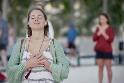 Para emprender este nuevo camino las personas tienen que aprender a sintonizar su energía con un corazón y un cerebro en armonía y coherencia