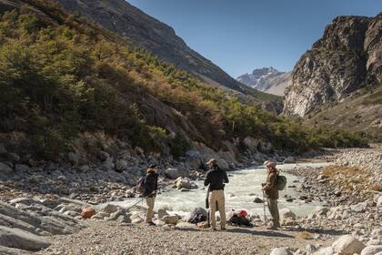 Para encarar el trekking conviene contar con buen calzado y vestirse en capas.