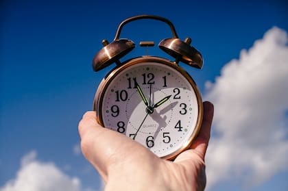 Para entender cómo funciona nuestro organismo y la neurobiología del sueño, es clave comprender el rol de los ritmos circadianos, los relojes internos