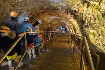 Para entrar a las grutas hay descensos pronunciados