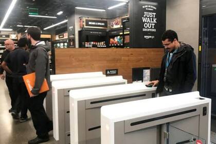 Para entrar (y salir) de Amazon Go necesitas tu teléfono móvil