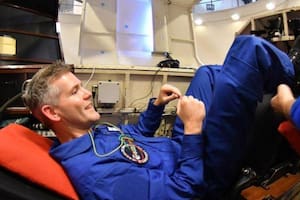La historia del astronauta que podría ser la primera persona con una discapacidad en ir al espacio