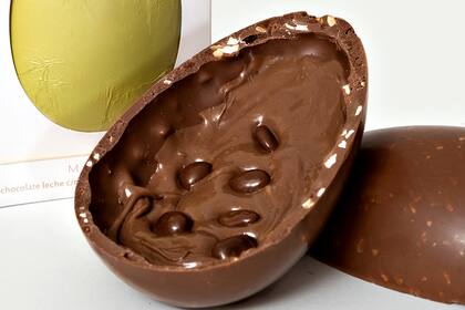 Para esta Pascua, en Bariloche los huevos de chocolate tienen distintos rellenos como bombones con naranja y aguaribay