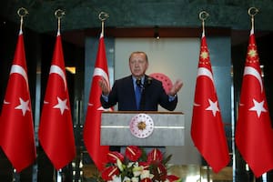 Erdogan toma medidas para frenar su peor crisis económica en 15 años