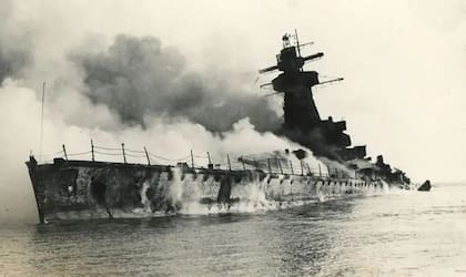 Para evitar que su nave cayera en manos enemigas, Langsdorff decidió volarlo frente al puerto de Montevideo. Foto: Getty Images