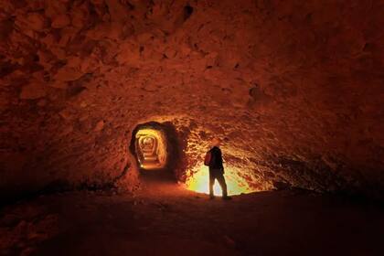 Para extraer el oro de las entrañas de la montaña, los romanos las perforaron y luego las inundaron con agua