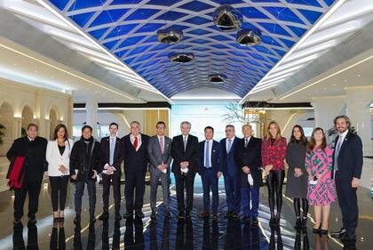 Para finalizar la gira por China, la comitiva presidencial visitó el Centro Tecnológico Huawei; Ishii no se lo perdió