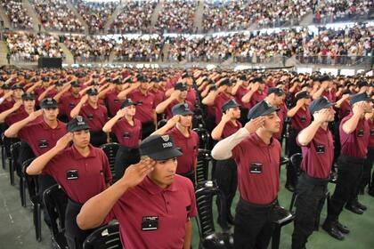 Para formar parte de la Policía de la Ciudad, los cadetes deben cursar dos años de formación policial.