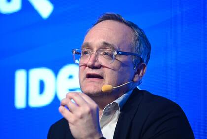 Para Gustavo Idigoras es clave que la situación actual sea sustituida por una situación permanente de servicios, donde compiten los mejores dragadores del mundo