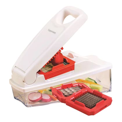 Para hacer más fácil la preparación de los ingredientes, este cortador de fruta es ideal.