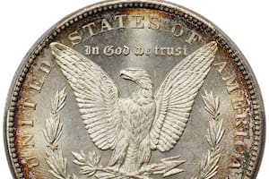 Para identificar un dólar Morgan valioso, en el reverso de la moneda debe estar la marca de seca "CC"