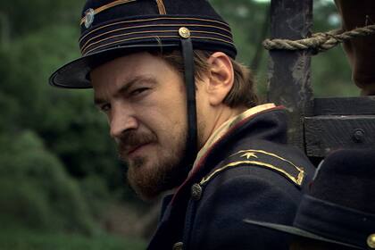 Para interpretar al militar y naturalista, el director seleccionó al actor Guillermo Pfëning