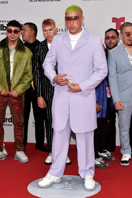 Para la alfombra roja de los Billboard
Latin Music Awards de 2019, lució un conjunto
andrógino; llevó, además, las
uñas pintadas y anillos