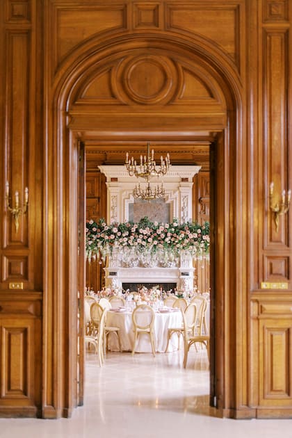 Para la boda, los novios que viajaron desde Estados Unidos, alquilaron toda la planta del castillo y un hotel cercano para todos sus invitados.