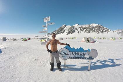 Para la carrera, Gorbea alquiló una campera que resiste menos de 30 grados bajo cero.