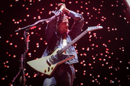 Para la generación MTV, la banda de Rivers Cuomo supo ser desde el primer momento una figura de admiración gracias al video de “Buddy Holly”, de su debut homónimo de 1994, gracias a una combinación de sensibilidad pop, energía guitarrera y las cuotas justas de melancolía y sentido del humor