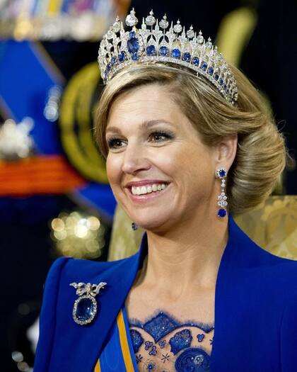 Para la investidura, Máxima usó una tiara de diamantes y zafiros (Foto: Instagram @queen.maxima)
