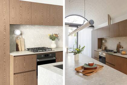 Para la isla eligieron un colgante lineal de hierro (Huup) con un diseño sintético que alcanza todo el ancho del espacio de trabajo.