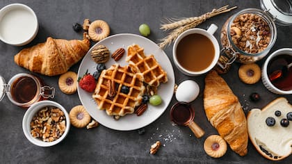 Para la nutricionista lo esencial es que los padres alimenten a sus hijos desde temprana edad con alimentos saludables, sin azúcares ni aditivos (imagen ilustrativa)