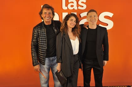 Para la ocasión, el teatro Maipo se llenó de figuras del espectáculo local que quisieron acompañar al productor en su gran día, como su íntimo amigo Gustavo Bermúdez con su novia, Verónica Varano