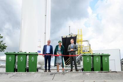 Para la ocasión la reina lució un vestido celeste con estampa floral de Natan Couture (Foto: Instagram @koninklijkhuis)