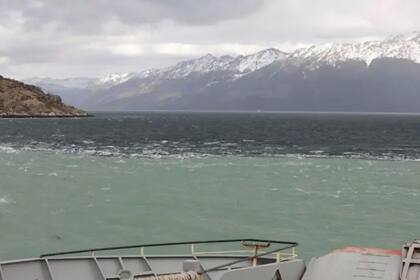 Para la Organización Hidrográfica Internacional, el límite de ambos océanos en el sur es el meridiano del Cabo de Hornos, desde Tierra del Fuego hasta el continente antártico