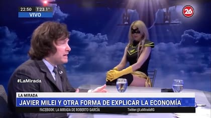 Para la película Pandenomics, a pedido de Milie, creó a la Capitana Ancap. Después, así vestida, acompañó al candidato de La Argentina Avanza a distintas presentaciones en televisión.