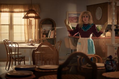 Para la quinta temporada de la serie, Cara Buono retomó su papel de Karen Wheeler, la madre de Nancy, Mike y Holly