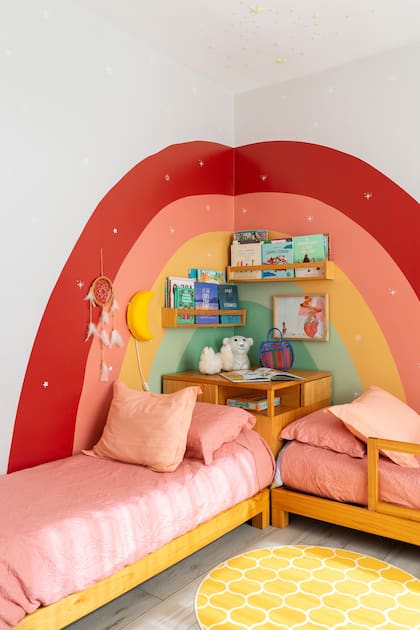 Para las camas, María propuso una disposición en L: juntas, pero no paralelas, compartiendo sin invadirse