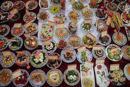 Para las festividades se preparan platos especiales dependiendo de cada país y región.