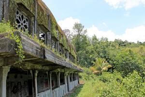 Para llegar a este lugar los curiosos deben abonar una tarifa que incluye un paseo en jeep desde y hacia el lugar desde la entrada.