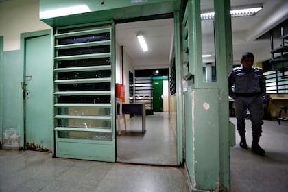 Para llegar al lugar hay que atravesar dos puertas con el sistema de exclusas