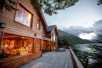 Para llegar al refugio íntimo de Pato e Ivor hay que alejarse 37 km desde El Chaltén y se accede sólo en lancha o después de tres horas de trekking.