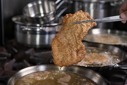 Para los puristas las milanesas solamente son fritas.