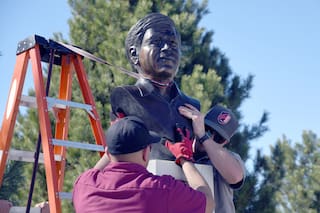 Para los seguidores de César Chávez, una pregunta dolorosa: ¿qué hacer con su legado?